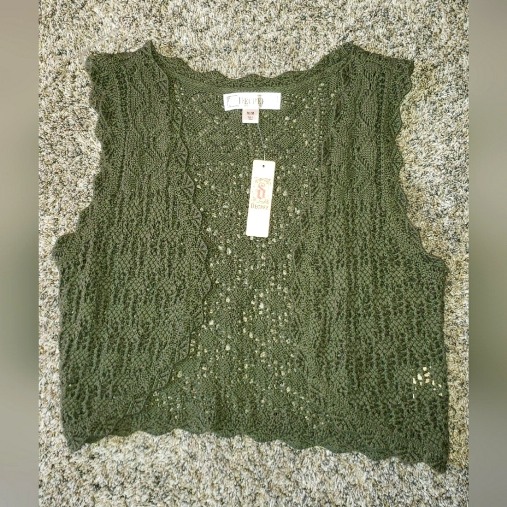 Decree| NWT| Knit Cropped Shrug